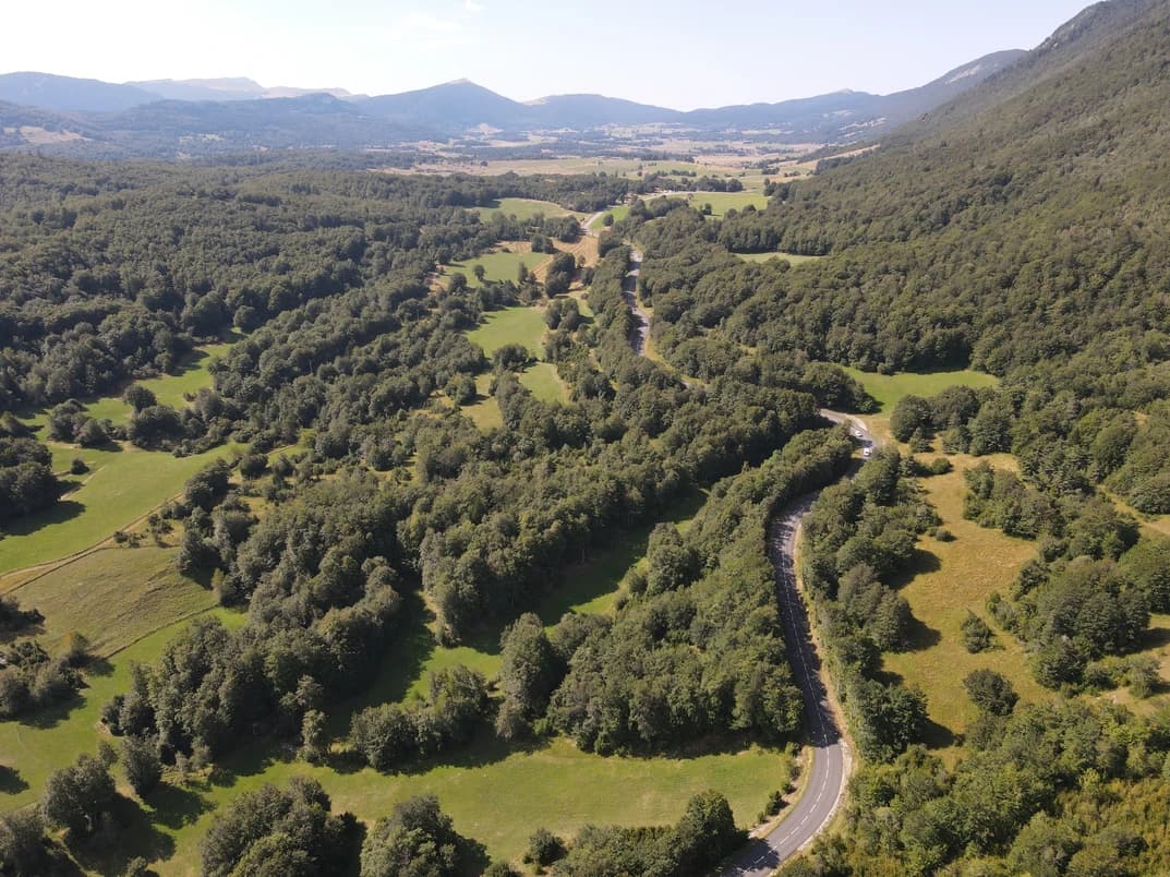 Vue aérienne du plateau du Vercors, route de Vassieux
